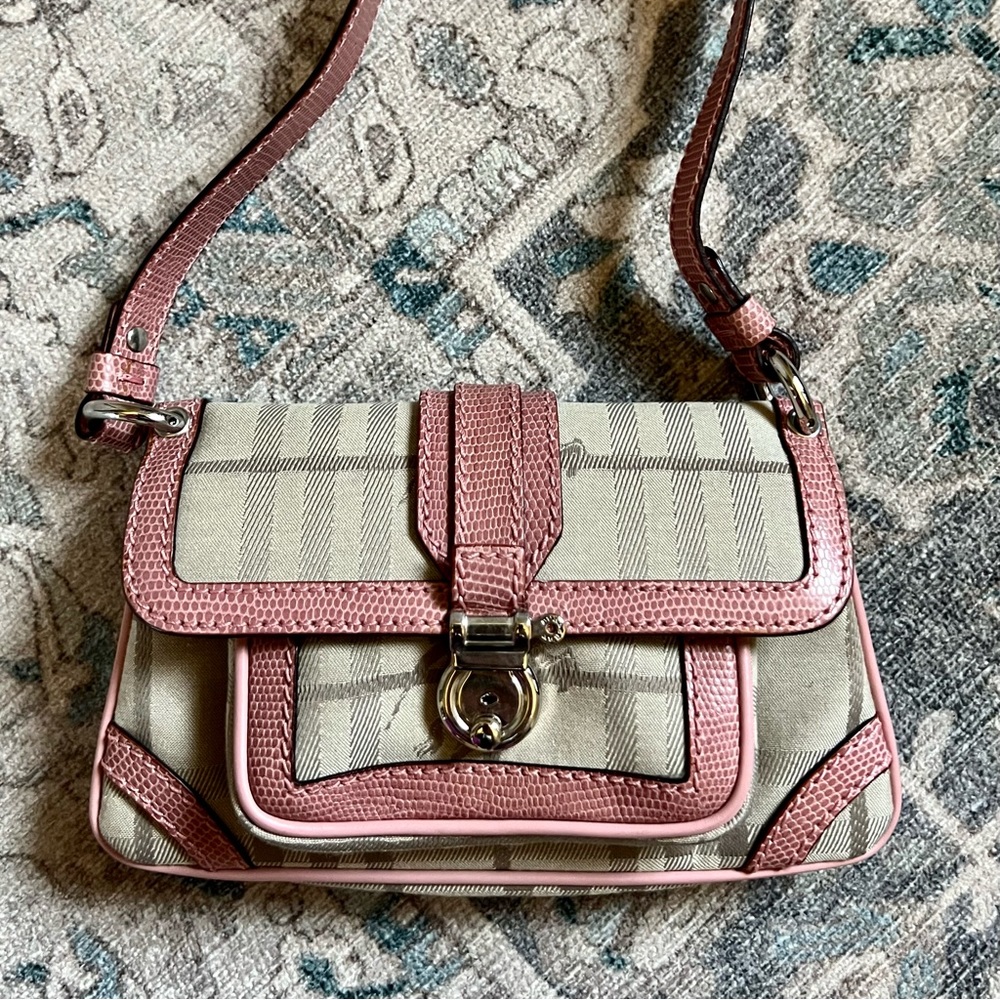 Burberry style clutch